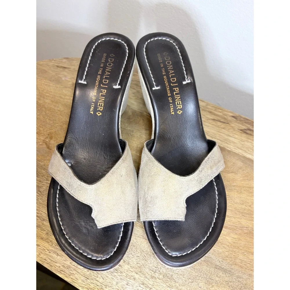 Donald J Pliner Valya Wedge Sandal Tan Suede Leather Italian Made 8.5 M Good